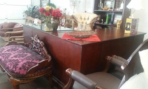 The Porcelain Palace business photo